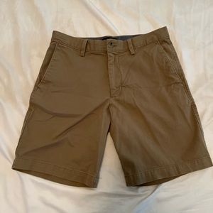 A pair of Banana Republic Aiden khaki shorts. Size 31 waist. In great condition!